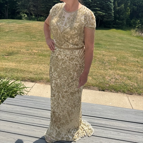 MAC DUGGAL Gold Embellished Fringe Cap Sleeve Trumpet Gown 10 - Picture 6 of 13